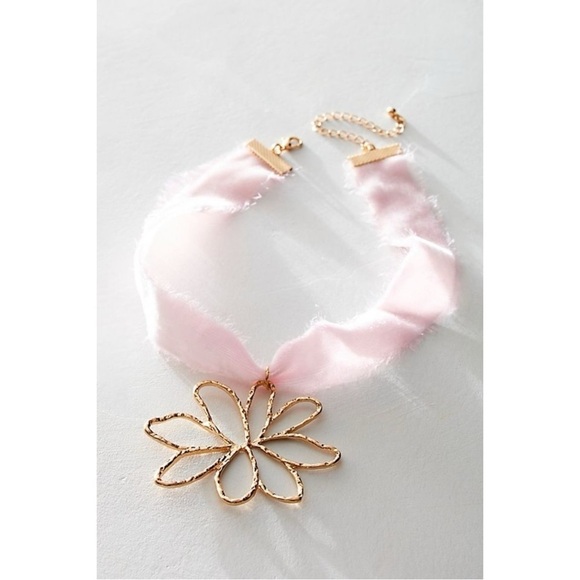 Free People Annabelle Choker Blush Pink NWT Fairy Velvet Necklace Ethereal - Picture 4 of 10
